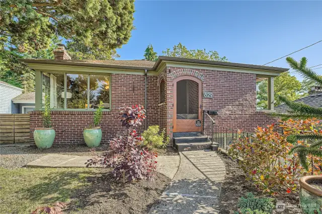Cape Cod with easy-care brick and Vestibule entrance.