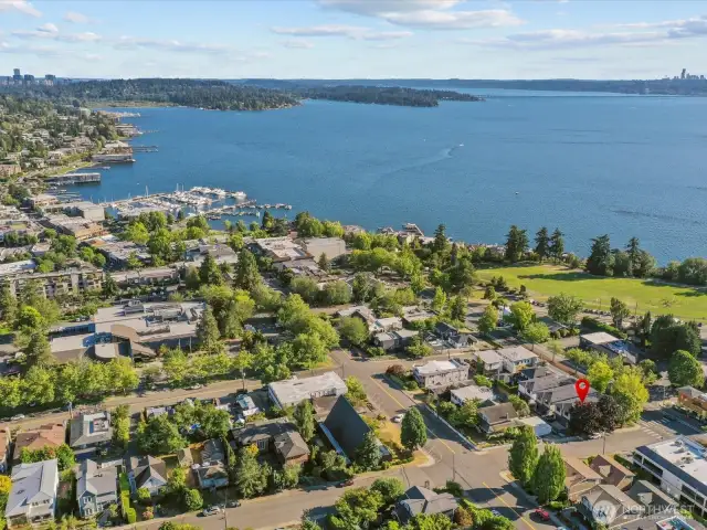 Enjoy the unmatched convenience and vibrant synergy of downtown Kirkland, with Waverly, Heritage, and Marina Parks all just steps away. Dining, boutiques, and waterfront strolls are right outside your door."