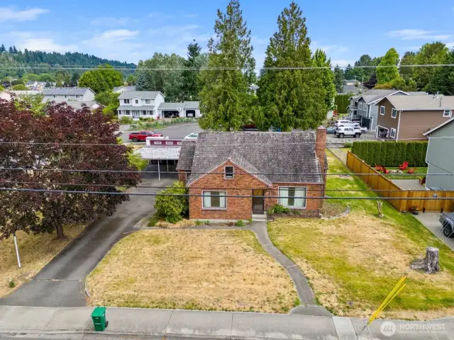 Large corner lot Subdividable