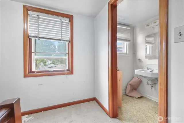 1/2 bath upstairs