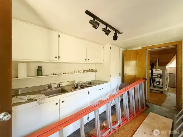 Private entrance to 2nd kitchen on right side of house lower level