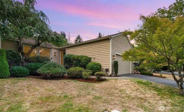 East-facing home in a quiet community near Microsoft, downtown Redmond, and lightrail!