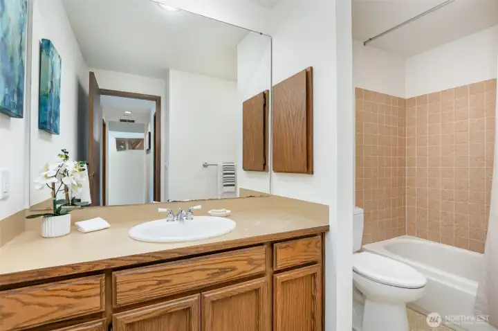 Full guest bath