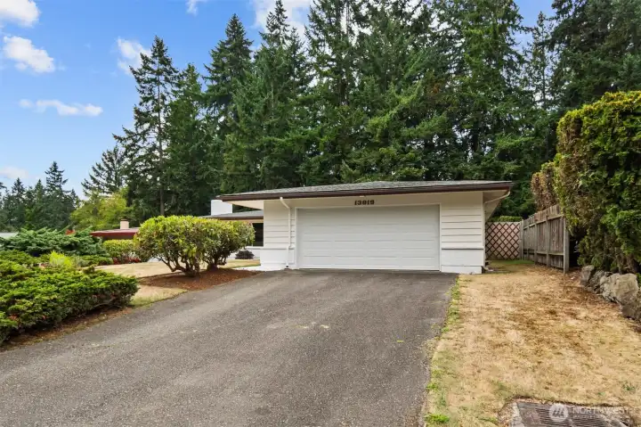 Huge driveway means extra parking and maybe even a boat or small RV!