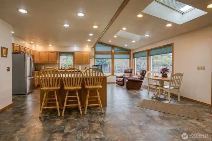 Kitchen/Dining Area