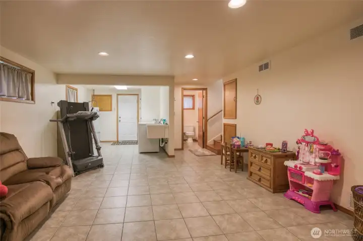 Family Room/Utility Room/3/4 Bathroom