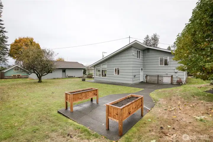 Backyard/Concrete Patio