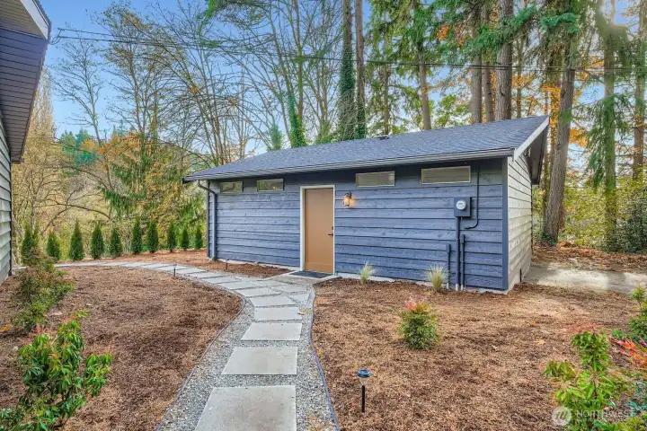 Detached 25x20 Studio