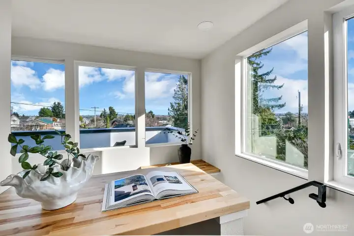 features view of the Cascade Mtns,