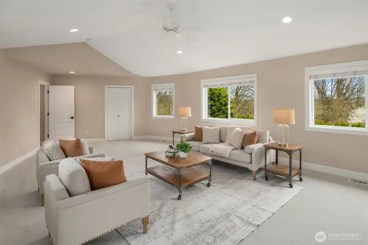 4th bedroom/bonus space + closet