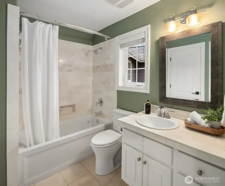 Second level full bath