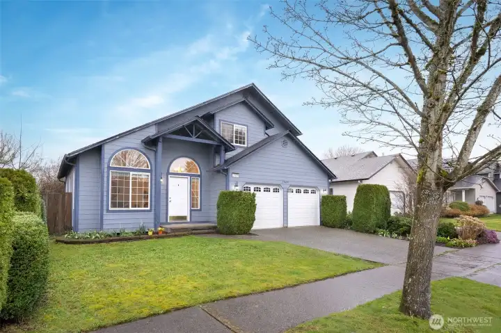 ]  Perfectly positioned in the heart of Monroe, this home offers easy access to Lake Tye Park