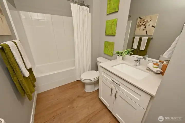 Full bathroom on the upper level. Full bathroom on the upper level.