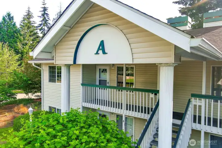 NEW PRICE.. 1YEAR INTEREST CREDIT PAID BY PREFERRED LENDER.  You will love this private top floor corner unit.