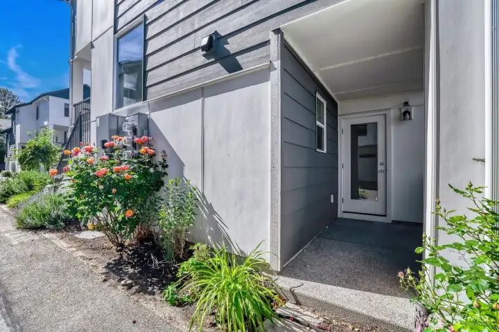 Separate Entry Door in the back Exterior