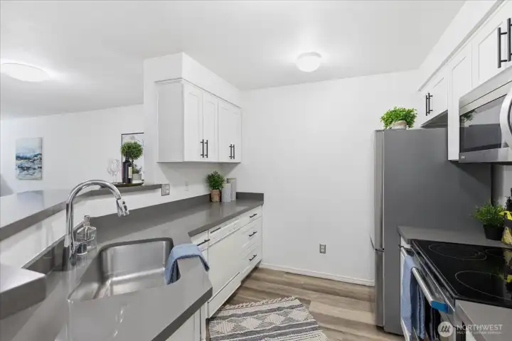 Updated kitchen with quartz countertops and stainless appliances. Updated kitchen with quartz countertops and stainless appliances.