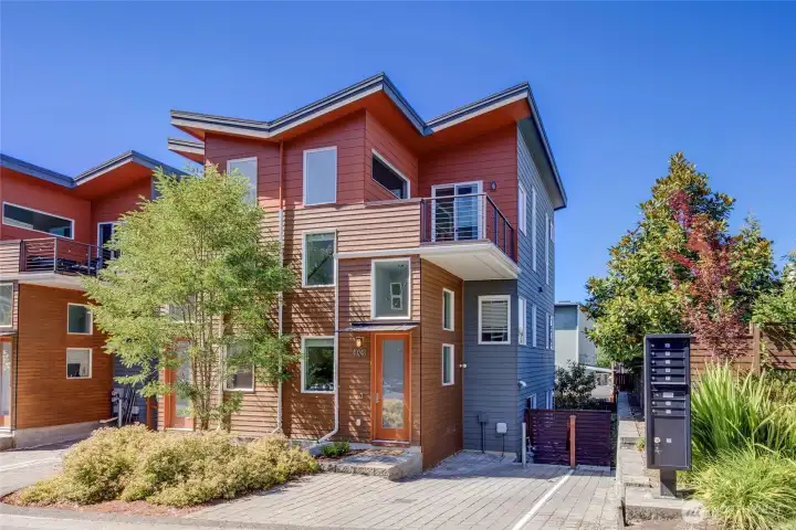 South Seattle Townhome with One Off Street Parking Space South Seattle Townhome with One Off Street Parking Space