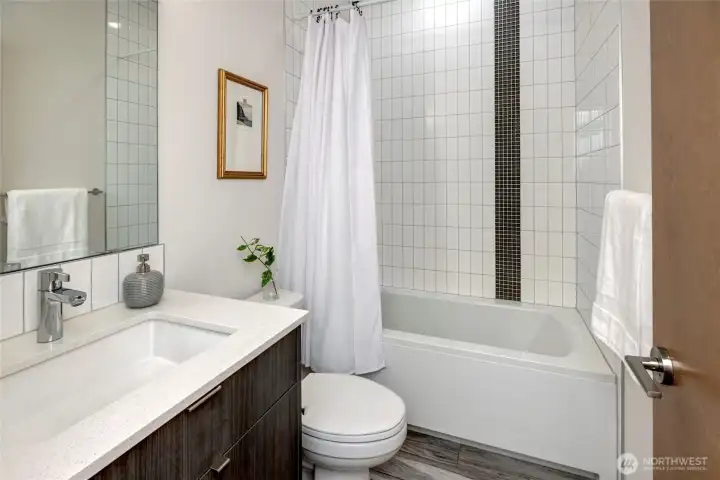 Convenient Full Bathroom Serving Secondary Bedrooms Convenient Full Bathroom Serving Secondary Bedrooms