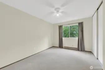 Large secondary bedroom