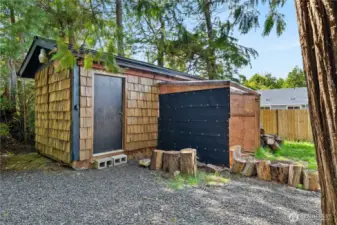Outbuilding, could be converted to additional bedroom/ADU