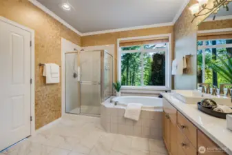 Primary 5 piece ensuite with soaker tub with views!