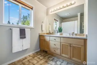Upstairs hall full bathroom.