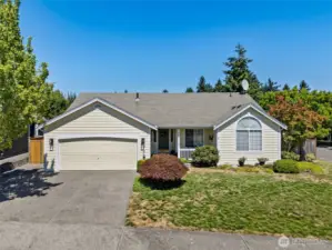 Be the next owner of this fantastic corner rambler in beloved Lakeland Hills!