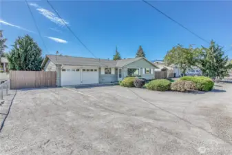 double car garage w RV parking