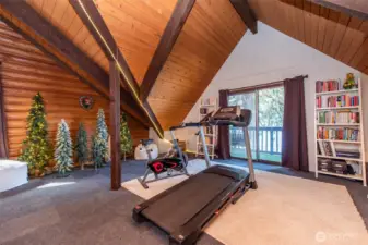 Flexible loft space for office or exercise