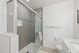 Large shower and quartz counters