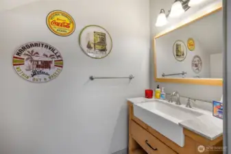 1/2 bath in detached garage