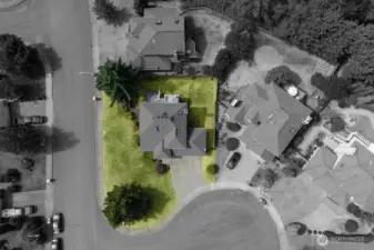 Aerial view highlighting the home’s prime cul-de-sac location.