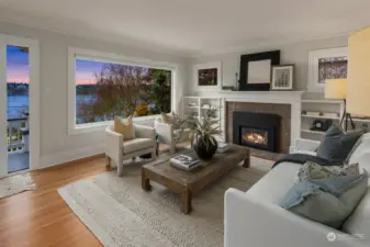 Main - Living Room - Note Gas Fireplace