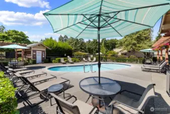 This community offers fantastic amenities, including a rentable indoor clubhouse for hosting parties and events, a refreshing outdoor pool for summer fun, and a well-equipped fitness center to help you stay active year-round.