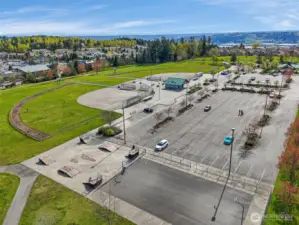 Sunset Park is just a short walk away!