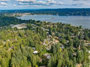 Lake Washington minutes away.