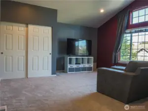 Upstairs rec room...or 4th bedroom!