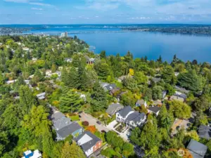 Prime setting in one of Seattle’s most desirable enclaves—surrounded by parks, lake access, and top-rated schools.