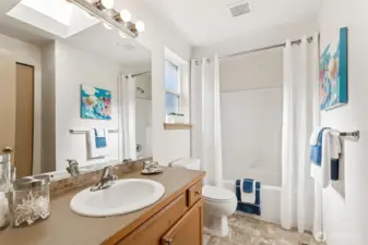 Full bath off the primary suite.