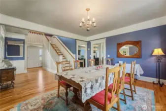 Dining Room--> Kitchen