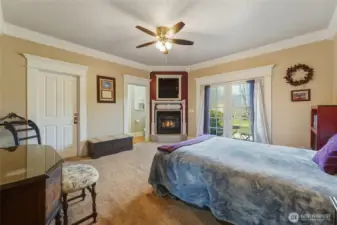 Primary Suite - Main Floor