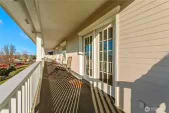 Balcony Primary Suite #2 - Upstairs