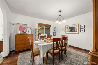 Dining room with space for everyone!