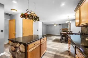 An open layout that keeps everyone connected