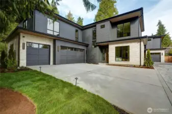 Luxurious beautiful new home by Kirkland's premier local luxury home builder, RD Homes