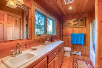 Full guest bath, wrapped in wood for a rustic lodge feel