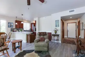 Living room - Kitchen