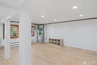 Large shop in the lower level is partially finished.