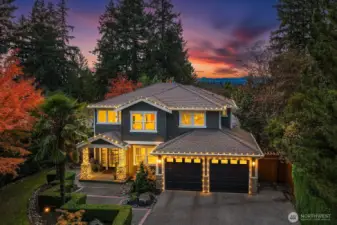 Remodeled 5 bed / 4.25 bath home with office, bonus room and legal ADU. This house has it all!