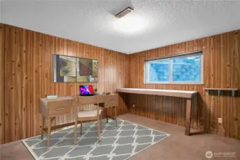 Bonus room, can be a 5th bedroom, office or work space. Also has a private workshop!